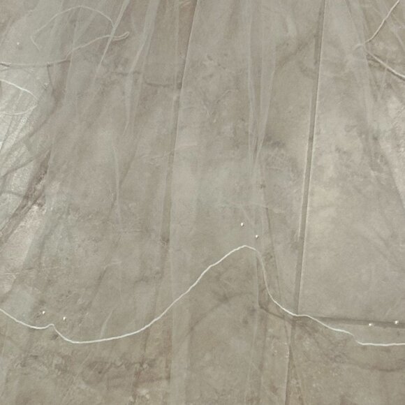 David's Bridal Wedding Bridal White Beaded Veil - Picture 13 of 15